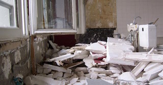 Демонтаж хрущевки в Кунгуре - удаление старых полов и стен по выгодной цене от 1774 рублей.